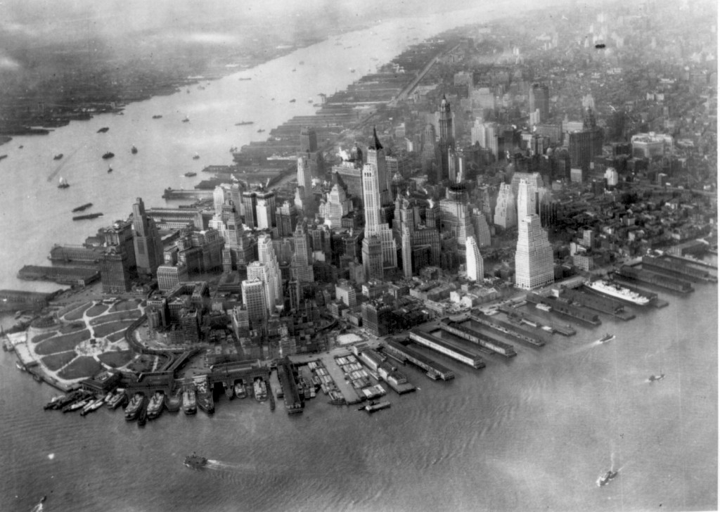 Aerial view of Lower Manhattan and the Hudson (1932).