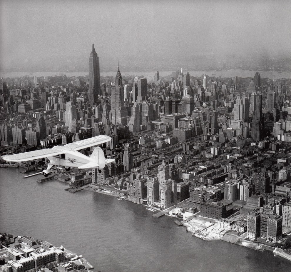 A Daily News' plane flies over Midtown Manhattan in June 1934.