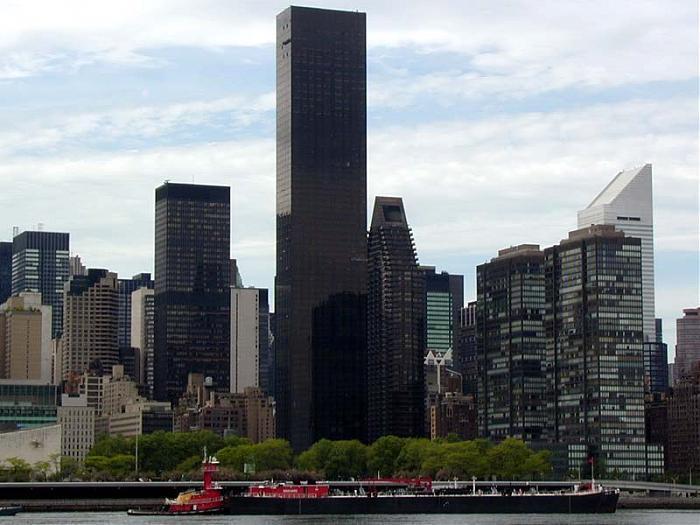 The completed building (center) stands at 861ft and contains 72 floors.