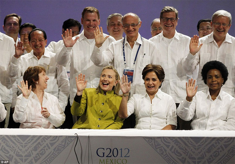 hilary clinton wears green while everyone else wears white